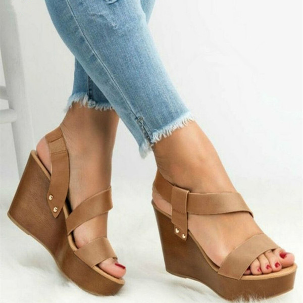 Naiste vabaaja kõrge platvormiga sandaalid ja nahast rihmad