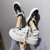 Ležerne ženske tenisice na vezice u bijeloj i crnoj boji s ravnim potplatom