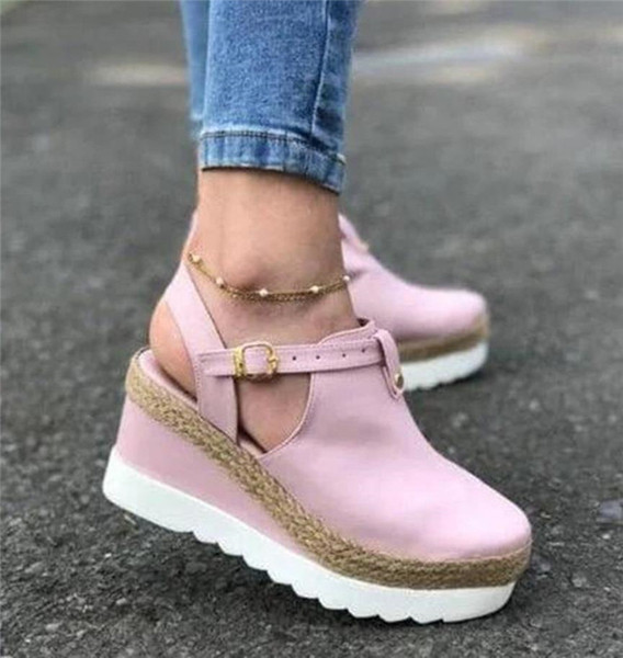 Sieviešu sandales no eko zamšādas platformas - lieli izmēri