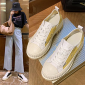 Ikdienas sieviešu kedas ar augstām zolēm un mežģīnēm baltā krāsā