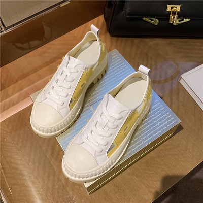 Ikdienas sieviešu kedas ar augstām zolēm un mežģīnēm baltā krāsā