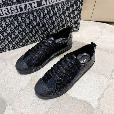 Női tornacipő lapos talppal és flitterekkel, három színben