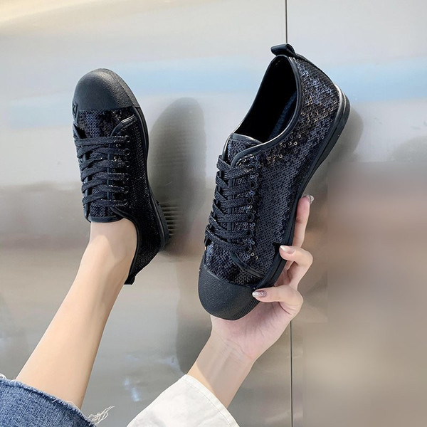 Női tornacipő lapos talppal és flitterekkel, három színben