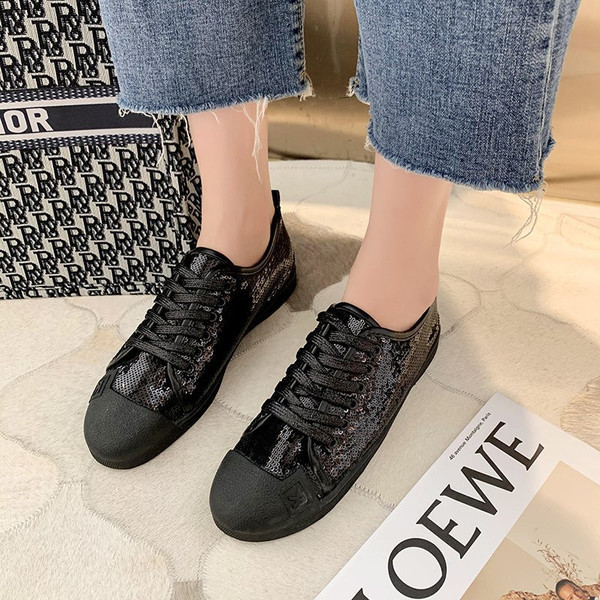 Női tornacipő lapos talppal és flitterekkel, három színben