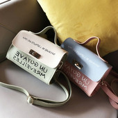 Új modell kis kézitáska váll rátéttel