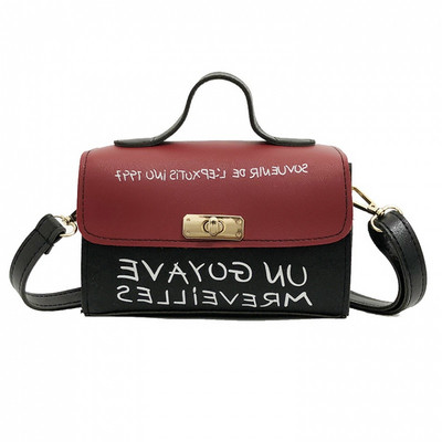 Új modell kis kézitáska váll rátéttel