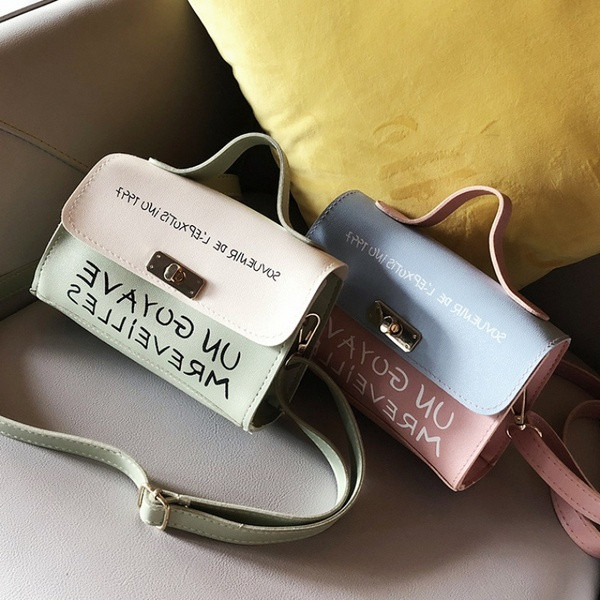 Új modell kis kézitáska váll rátéttel