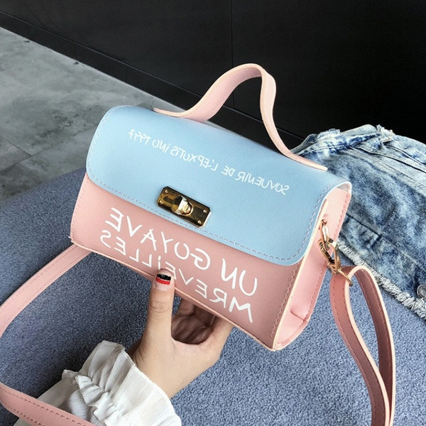 Új modell kis kézitáska váll rátéttel