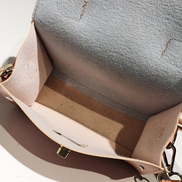 Új modell kis kézitáska váll rátéttel