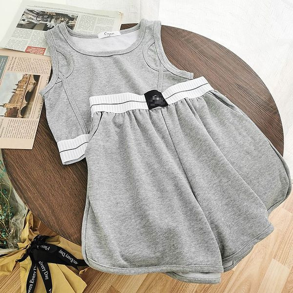 Sport-alkalmi szett melltartóból és rövidnadrágból