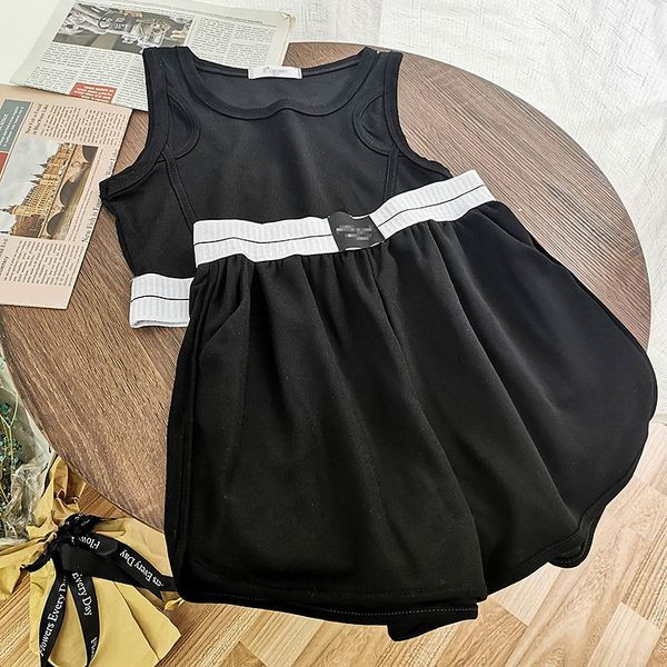 Sport-alkalmi szett melltartóból és rövidnadrágból