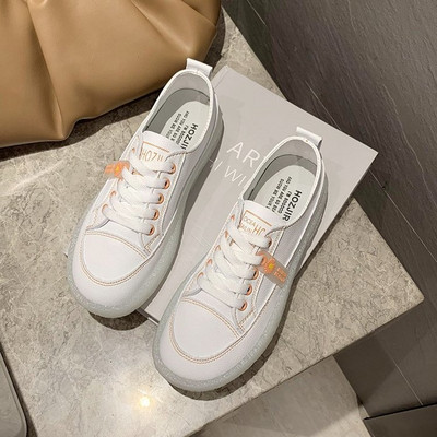 Sieviešu kedas baltas ar plakanu zoli - tīrs modelis