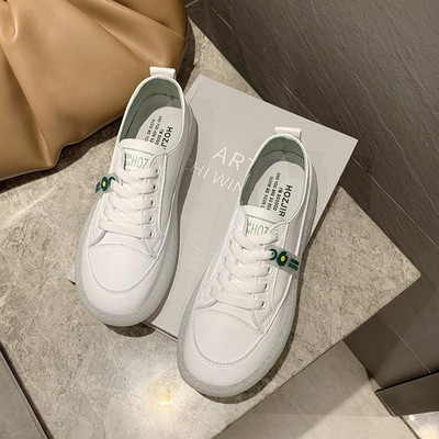 Sieviešu kedas baltas ar plakanu zoli - tīrs modelis