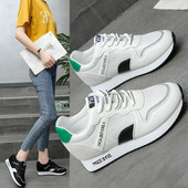 Sieviešu kedas ar mežģīnēm un uzrakstu baltā un melnā krāsā