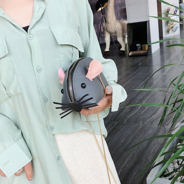 Új modell női táska fém lánccal és 3D elemmel