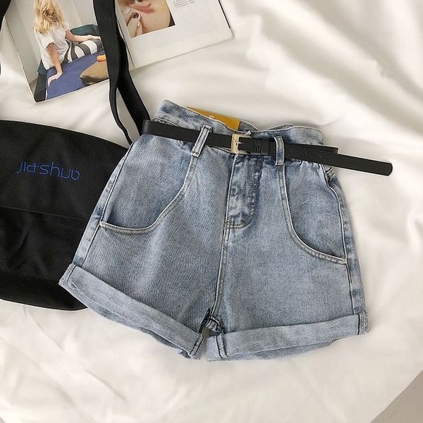 Īsi džinsi ar kabatām un jostu