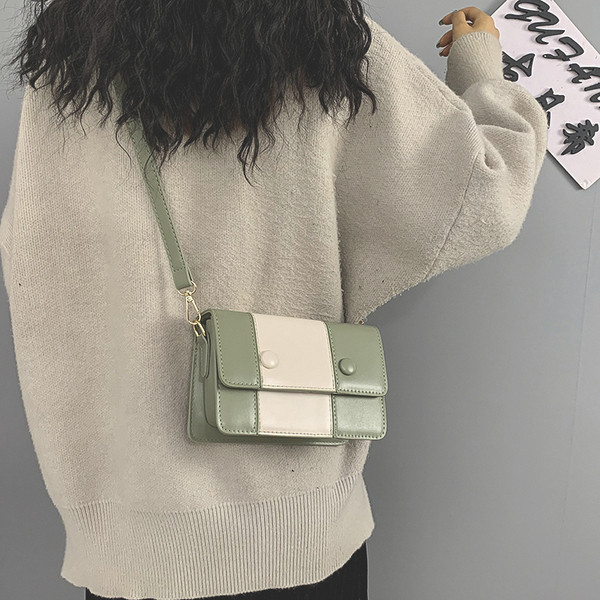 Sieviešu ādas soma ar garu rokturi melnā krāsā