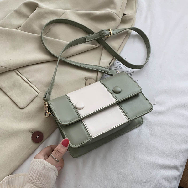 Sieviešu ādas soma ar garu rokturi melnā krāsā