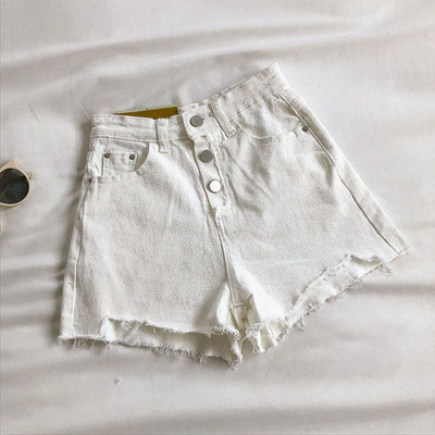 Jauns šortu modelis ar pogām