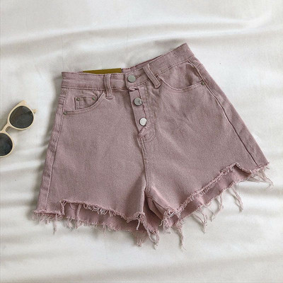 Jauns šortu modelis ar pogām