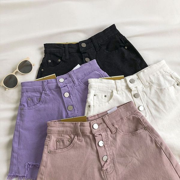 Jauns šortu modelis ar pogām