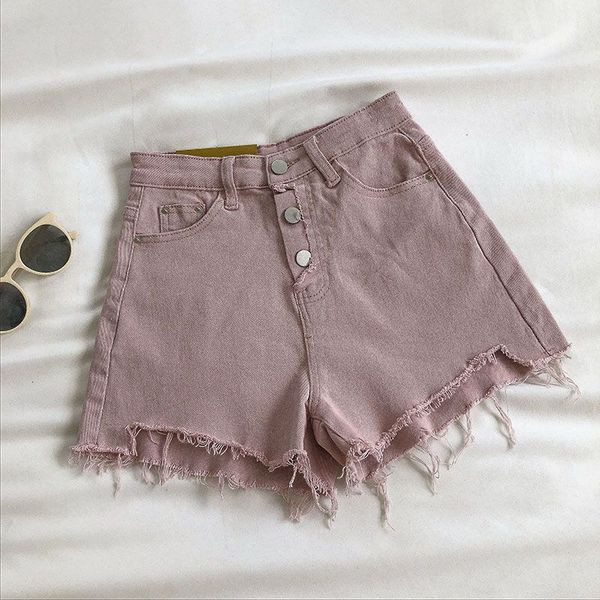 Jauns šortu modelis ar pogām