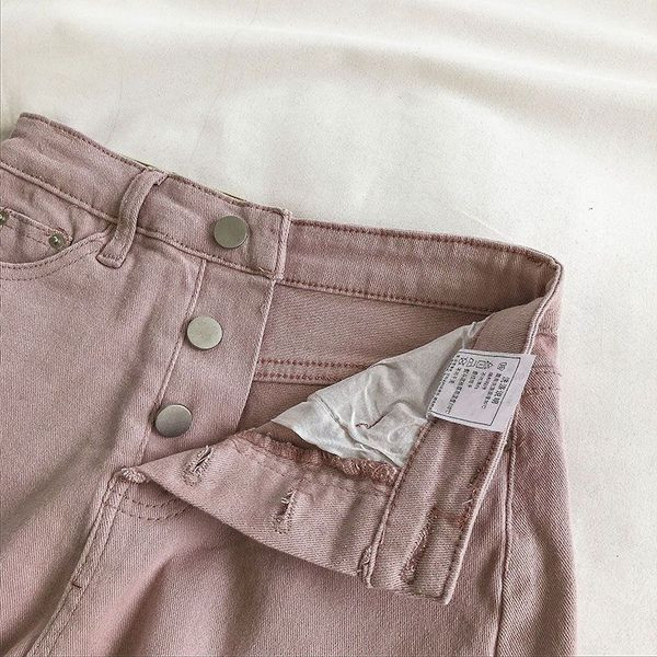 Jauns šortu modelis ar pogām