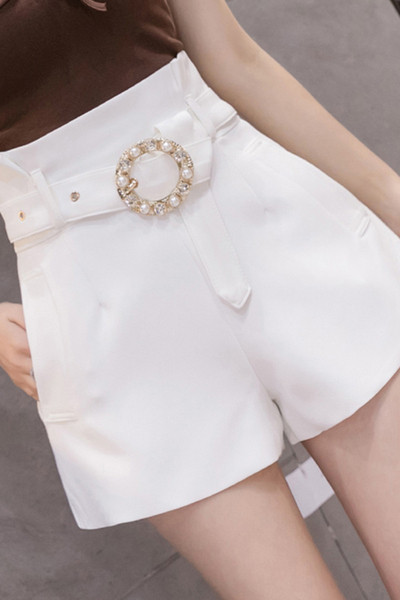 Moderni sieviešu šorti ar jostiņu un kabatām