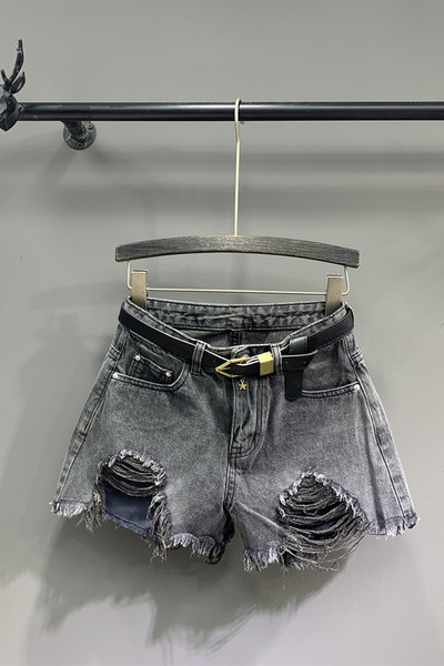 Jauns sieviešu džinsu šortu modelis ar jostiņu un saplēstiem motīviem