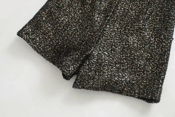 Jauns sieviešu šortu modelis ar spīdīgu efektu