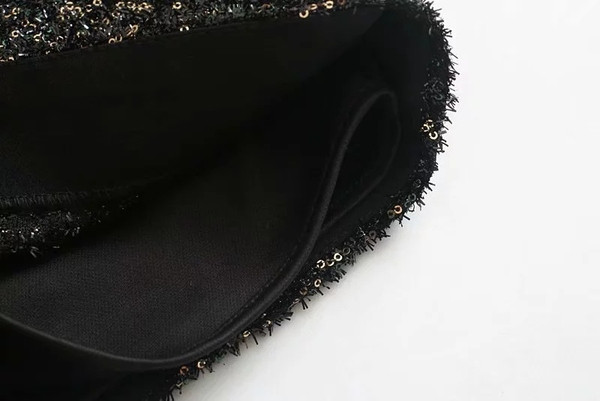 Jauns sieviešu šortu modelis ar spīdīgu efektu