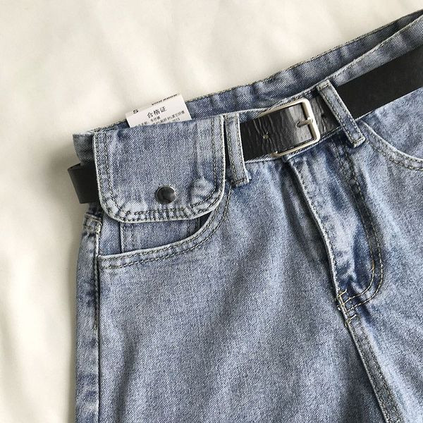 Jauns sieviešu džinsu modelis ar jostiņu un kabatām