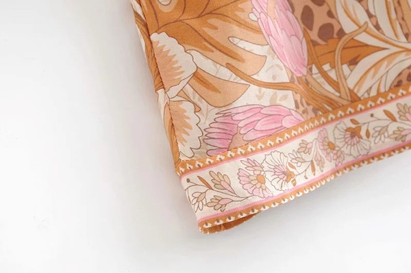 Uus mudel lühikesed naiste mustriga püksid