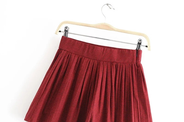 Alkalmi női rövidnadrág – magas derékkal