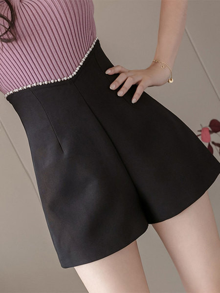 Mūsdienīgi sieviešu šorti ar augstu vidukli un pērlēm