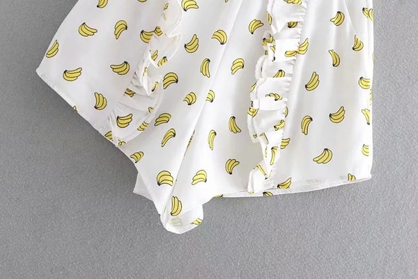 Casual γυναικείο σορτς με βολάν σε λευκό χρώμα