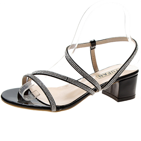 Ikdienas sieviešu sandales ar zemām zolēm un akmeņiem