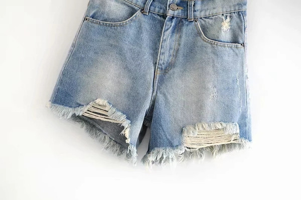 Uus mudel rebenenud motiividega teksapüksid