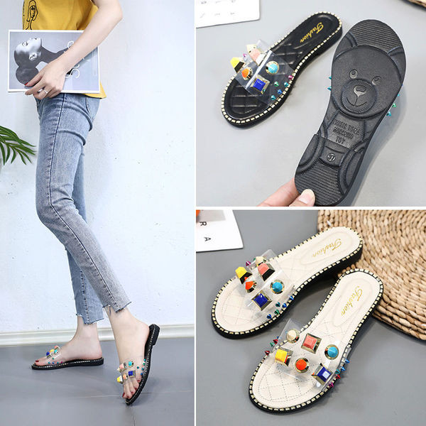 Női nyári papucs fekete-fehér díszítőelemekkel