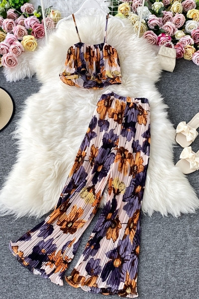 Mūsdienīgs sieviešu krāsu kroku komplekts ar ziedu rakstu, ieskaitot garās bikses un īsu bikses