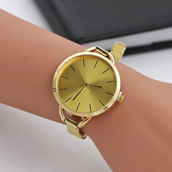 Stilīgs sieviešu pulkstenis ar plānu metāla siksniņu