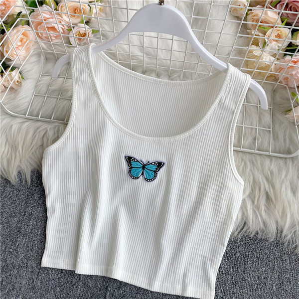 Ženski casual set koji uključuje majicu bez rukava i karirane kratke hlače