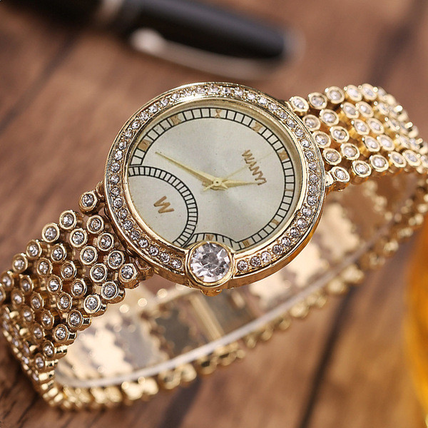 Stilīgs sieviešu pulkstenis ar akmeņu tipa rokassprādzi