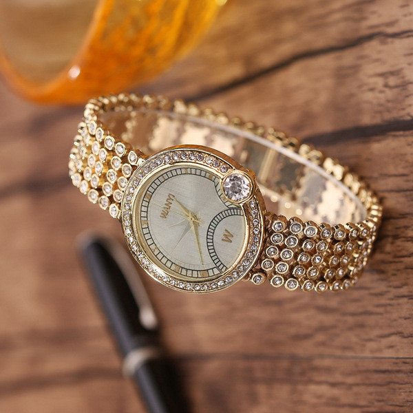 Stilīgs sieviešu pulkstenis ar akmeņu tipa rokassprādzi