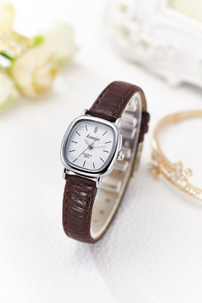 Nahast rihmaga retrokvartsist naiste käekell