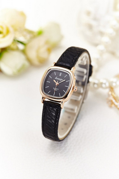 Nahast rihmaga retrokvartsist naiste käekell