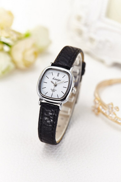 Nahast rihmaga retrokvartsist naiste käekell