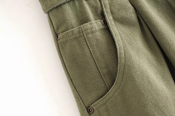 Moderni sieviešu šorti - ar jostiņu un kabatām