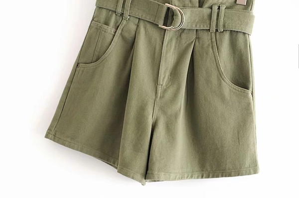 Moderni sieviešu šorti - ar jostiņu un kabatām