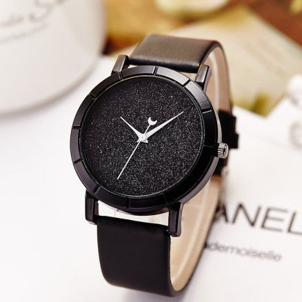 Pulkstenis ar spīdīgām daļiņām un ādas siksniņu